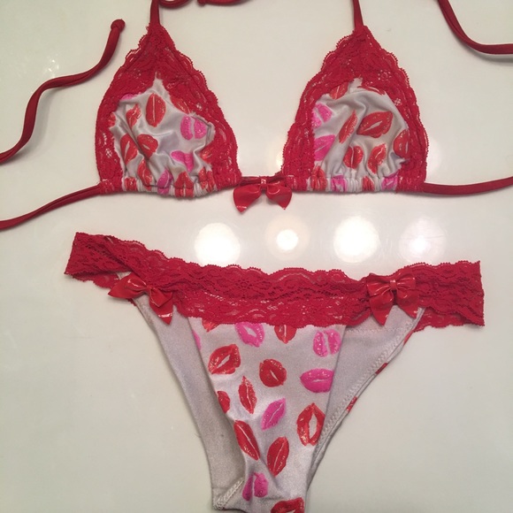 Beach Bunny Other - Beach Bunny Bikini Lips of An Angel Kisses